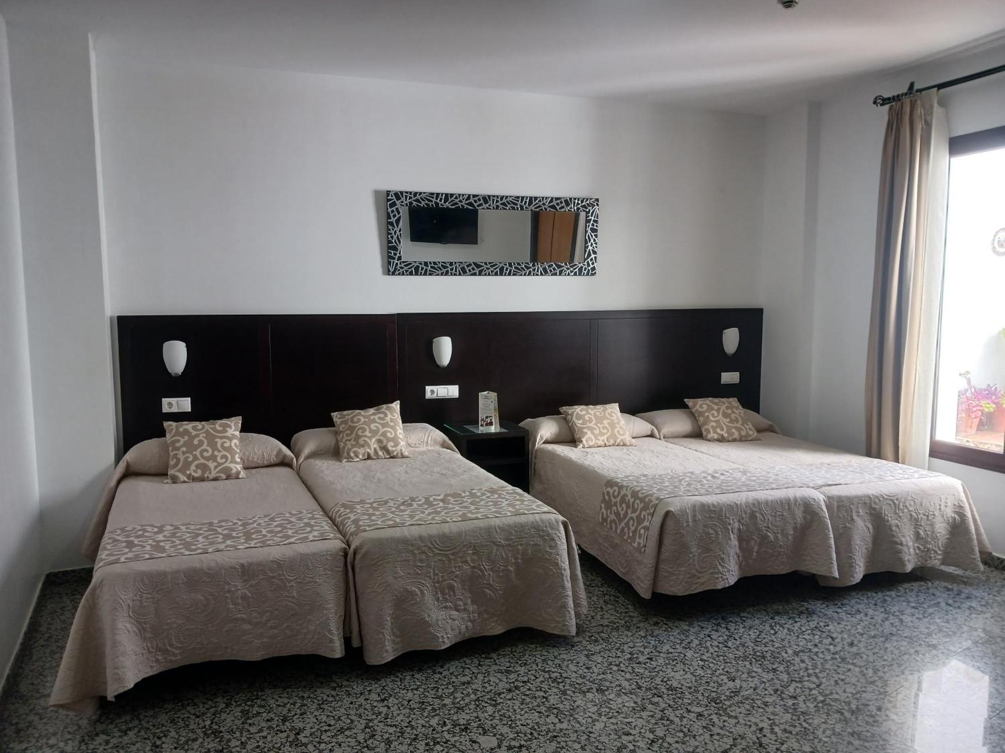 Hotel De Los Faroles Кордова Экстерьер фото