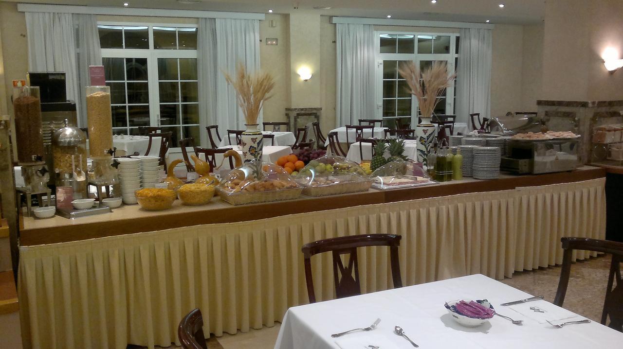 Hotel De Los Faroles Кордова Экстерьер фото